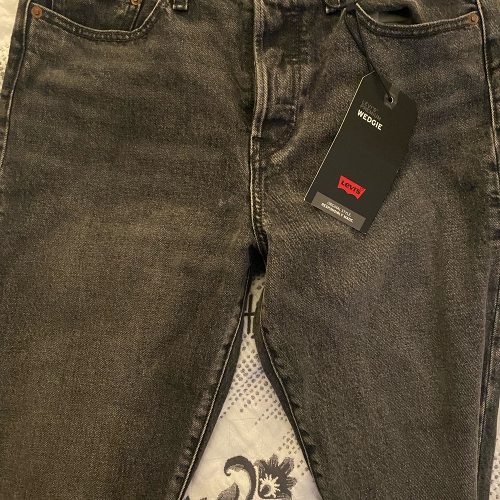 Levi's Premium Women's Wedgie Straight Leg Jeans Size 29 NWT